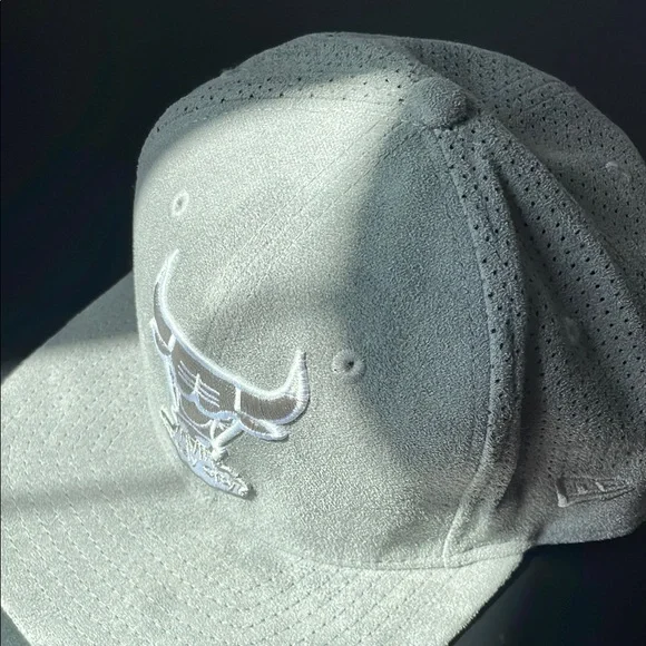 Bulls New Era Gray Suede Cap - Picture 5 of 11